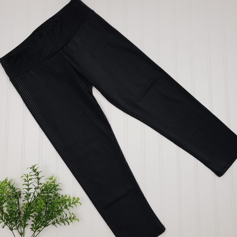 Onzie Striped Crop Leggings Black Metallic Gray size S/M
